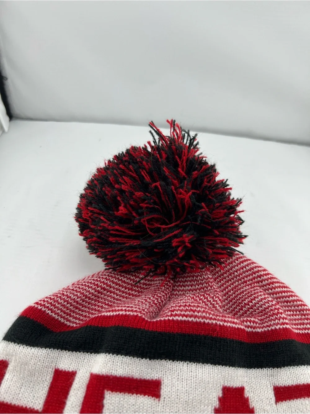 🎁NBA Miami Heat Red, White & Black Pom Beanie